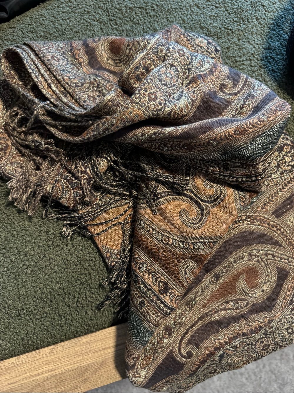 Decorative Paisley scarf in Brown